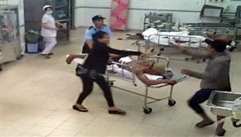 Báo động tình trạng côn đồ truy sát, người nhà tấn công bác sĩ tại bệnh viện