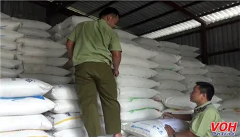 Bắt giữ hàng trăm tấn đường không có hóa đơn chứng từ