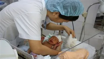 Bệnh viện quận lần đầu tiên nuôi dưỡng và chăm sóc thành công bé sinh non 1,5 kg