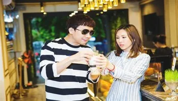 Trấn Thành đại náo tiệm trà sữa của hoa hậu Thu Hoài
