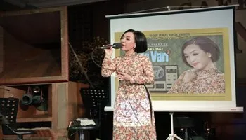 Học trò Mr. Đàm gây ấn tượng với album nhạc bolero trên băng cassette