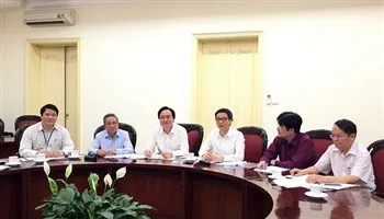 Phó thủ tướng Vũ Đức Đam làm việc về chương trình đổi mới sách giáo khoa