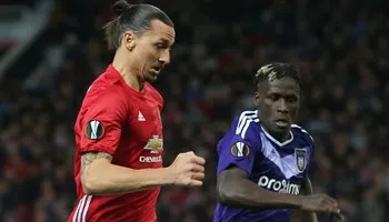 Manchester United ngưng hợp đồng với Ibrahimovic
