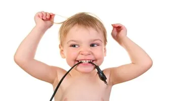 Phòng tránh điện giật ở trẻ: Khó nhưng phải làm