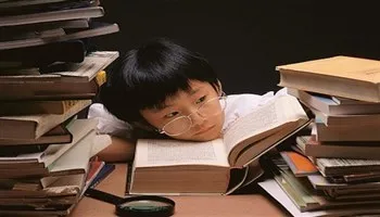 Chuẩn bị tâm lý cho con trước kỳ thi: nên và không nên làm gì?