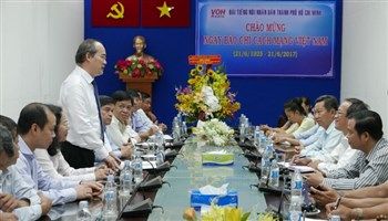 Bí thư Thành ủy TPHCM thăm và chúc mừng VOH  nhân dịp 21/6