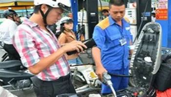 15 giờ chiều nay 20/6: Giá xăng giảm mạnh 860 đồng/lít