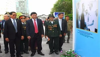 Khai mạc triển lãm “Hữu nghị truyền thống, đoàn kết, hợp tác toàn diện Việt Nam- Campuchia”