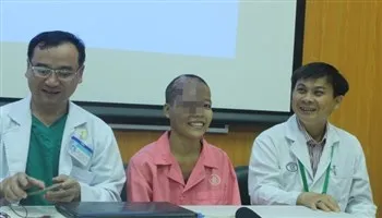 Phẫu thuật khối bướu máu khủng trên mặt cô gái trẻ