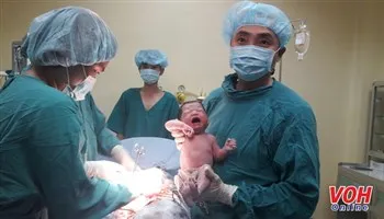 Bé đầu tiên ở Cà Mau chào đời bằng phương pháp thụ tinh nhân tạo