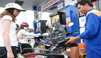 Giá xăng giảm 400 đồng/lít từ 17h hôm nay 5/7