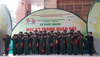 Chúng em học làm chiến sĩ