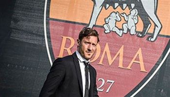 Hoàng tử Totti làm giám đốc quản lý cho Roma