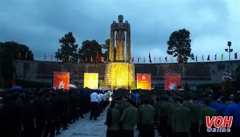 Tuổi trẻ TPHCM thắp nến tri ân các anh hùng liệt sĩ