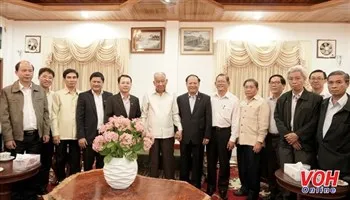 Đoàn cán bộ TPHCM thăm, chúc sức khỏe nguyên lãnh đạo Đảng, Nhà nước CHDCND Lào