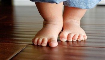 Chân vòng kiềng ở trẻ: dấu hiệu nhận biết, nguyên nhân và cách chữa trị