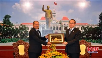 Tiếp tục vun đắp tình hữu nghị giữa hai nước Việt-Lào