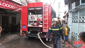 Cô gái trẻ nhảy lầu 1 thoát khỏi đám cháy nhà trọ 