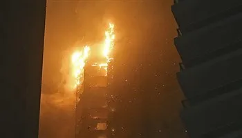 Dubai: Tháp ‘Đuốc” cháy ngùn ngụt
