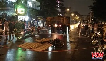 Tông xe tải, 3 nam nữ công nhân tử vong