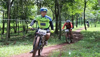 Sôi động giải xe đạp địa hình phong trào Đền Hùng Cross Country 2017