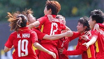 Tuyển nữ Việt Nam đá bại Myanmar