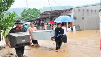 Tình người sau bão lũ
