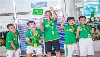 Đoàn học sinh Việt Nam kết thúc tập huấn tại CLB Barcelona
