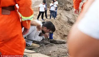 Cứu sống em bé 20 tháng tuổi rơi xuống giếng sâu hơn 45m