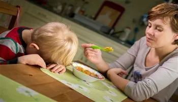 9 bí quyết để trẻ ăn nhiều, cha mẹ khỏe re
