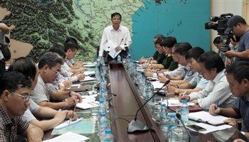 Bão số 10 giật cấp 15, hướng về Nam Định - Quảng Bình
