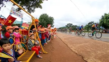 Chặng 13 giải xe đạp VTV Cup 2017: Nguyễn Thành Tâm lần đầu nhất chặng
