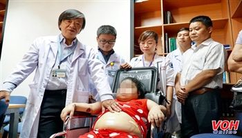 Tăng tiết tuyến thượng thận, bé gái 11 tuổi thường xuyên đối mặt với huyết áp cao