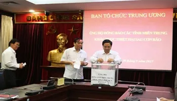 Ban Tổ chức Trung ương ủng hộ đồng bào miền Trung bị  mưa bão