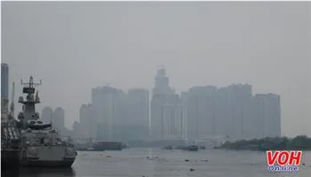 Vì sao đến trưa Sài Gòn còn bị bao trùm lớp mây mù?