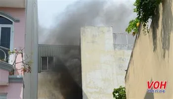 Bình Thạnh: Cháy nhà khiến 2 người bị thương