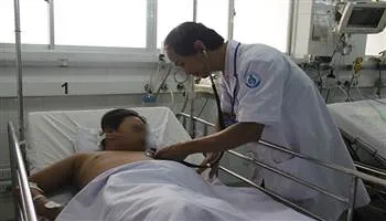 Cứu sống bệnh nhi bị sốt xuất huyết, mạch và huyết áp không đo được