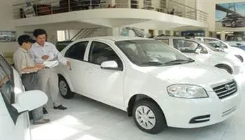 Người tiêu dùng bật ngửa với thuế trước bạ mới