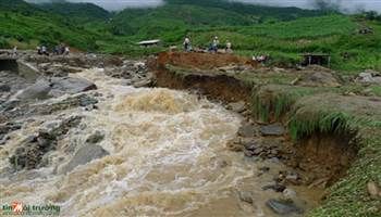 Thanh Hóa, Nghệ An: Lũ đang xuống, cảnh báo sạt lở đất ven sông