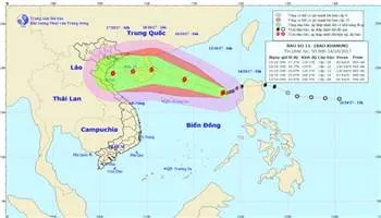 Bão số 11 tiếp tục mạnh lên