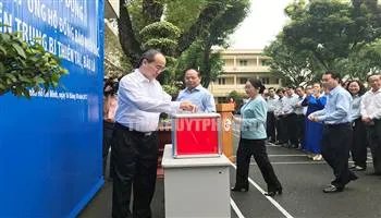 Thành ủy TPHCM quyên góp hỗ trợ đồng bào bị thiên tai, bão lũ