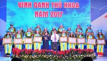 TPHCM: Vinh danh 84 thủ khoa tiêu biểu năm 2017