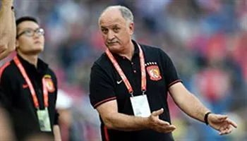 HLV Scolari đi vào lịch sử bóng đá Trung Quốc