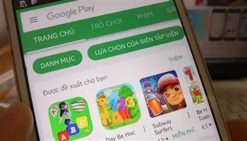 Cho trẻ tự tải ứng dụng điện thoại, coi chừng hacker thao túng