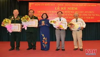Đảng ủy Khối Dân – Chính – Đảng kỷ niệm 100 năm Cách mạng Tháng Mười Nga