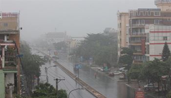 Bão Damrey còn cách bờ biển miền Trung khoảng 350km - Dự báo mưa lớn và gió mạnh