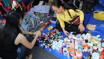 Làm rõ phản ánh hàng xách tay chưa qua kiểm định bày bán công khai