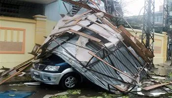 Bão số 12 khiến hàng ngàn nhà dân bị tốc mái, nhiều tuyến đường ngập nặng ở Khánh Hòa - Phú Yên