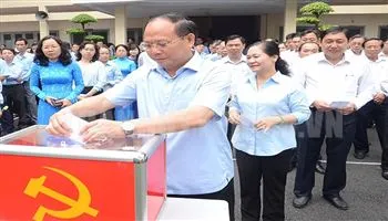 TPHCM quyên góp ủng hộ đồng bào các tỉnh Nam Trung bộ bị thiệt hại do bão số 12