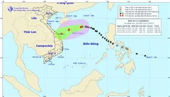 Dự báo thời tiết ngày 12/11: Bão số 13 suy yếu thành vùng áp thấp trước khi vào đất liền